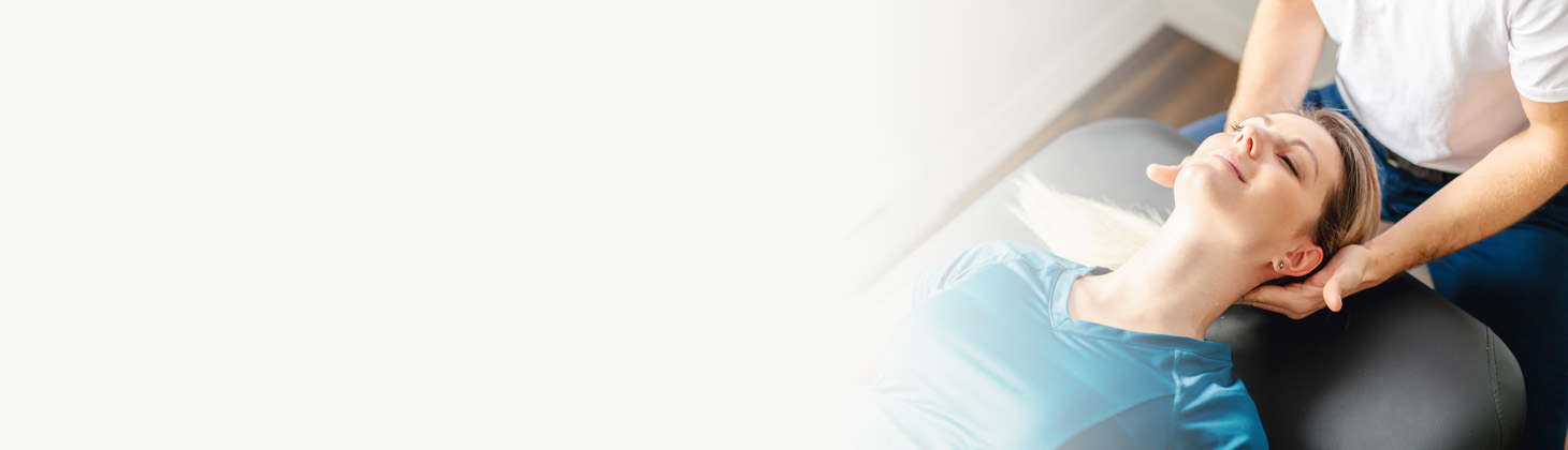 A DC adjusts a patient